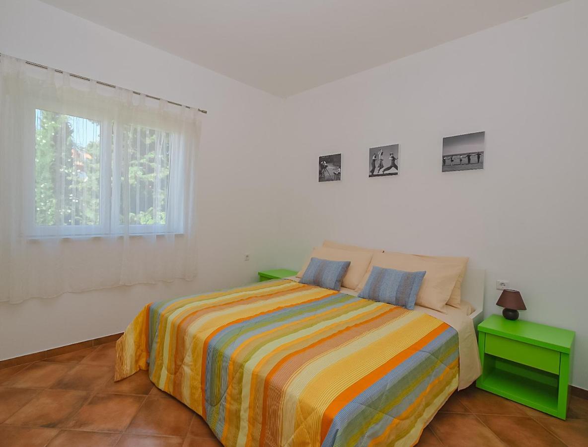 Apartmani Nina Ровин Екстериор снимка